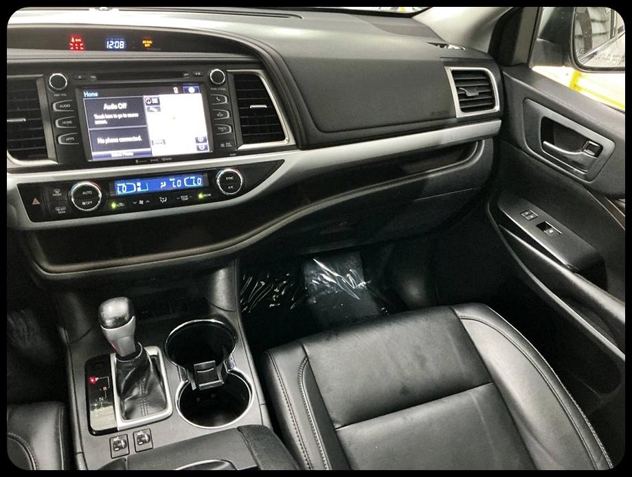 Toyota Highlander SE FWD V6 2019