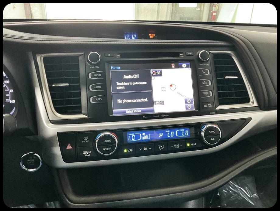 Toyota Highlander SE FWD V6 2019