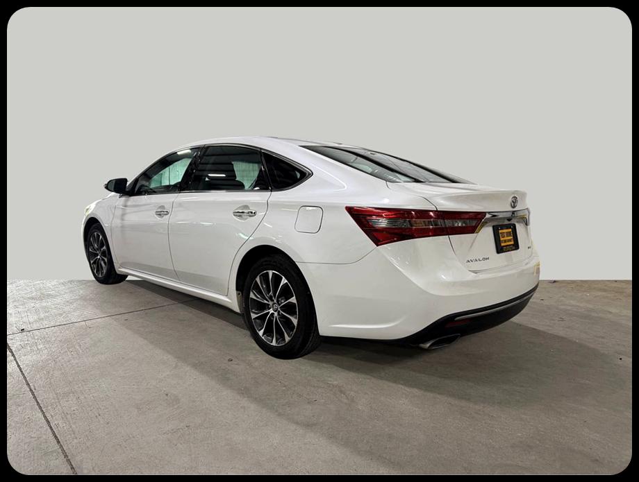Toyota Avalon XLE 2016