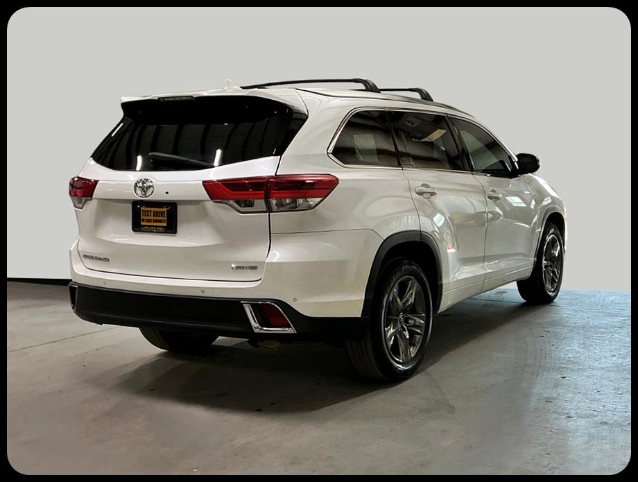 Toyota Highlander Limited Platinum FWD V6 2017