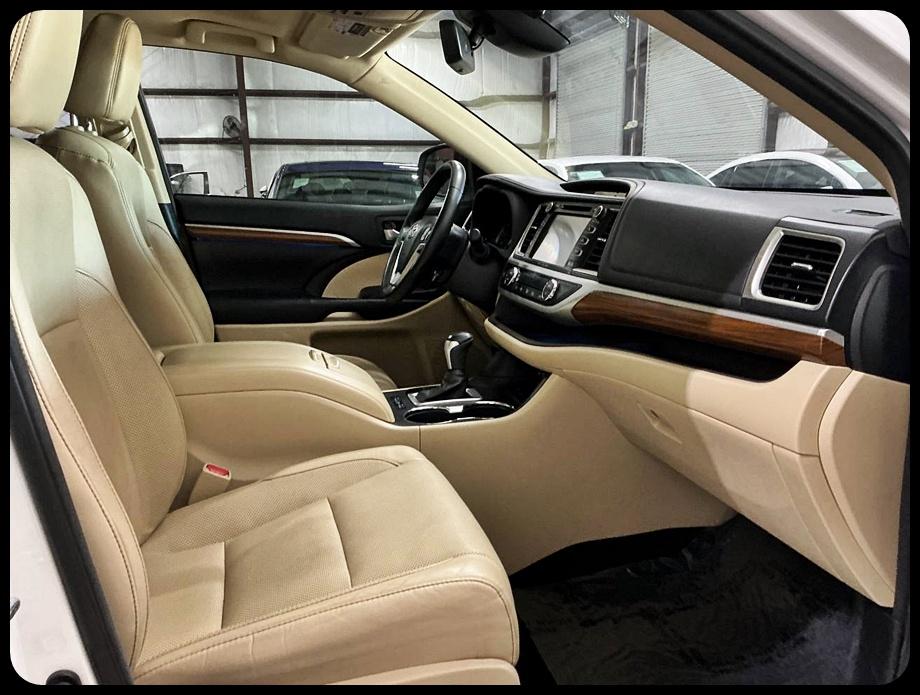 Toyota Highlander Limited Platinum FWD V6 2017