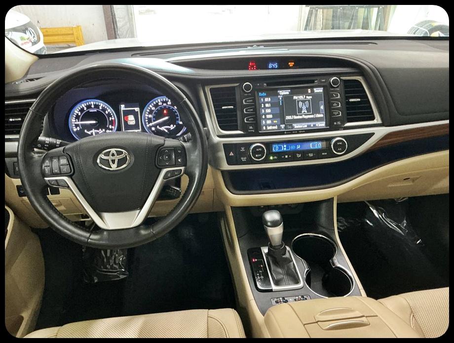 Toyota Highlander Limited Platinum FWD V6 2017