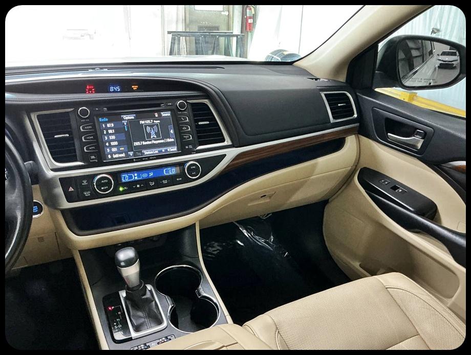 Toyota Highlander Limited Platinum FWD V6 2017