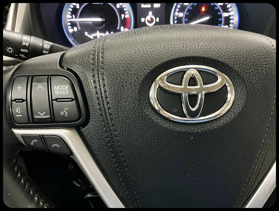 Toyota Highlander Limited Platinum FWD V6 2017