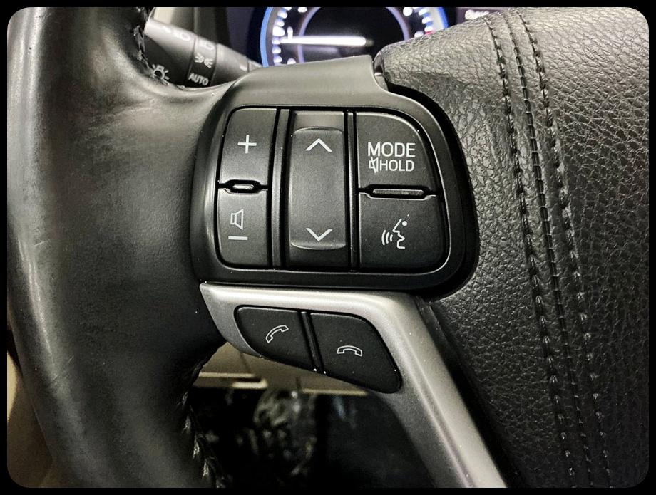 Toyota Highlander Limited Platinum FWD V6 2017