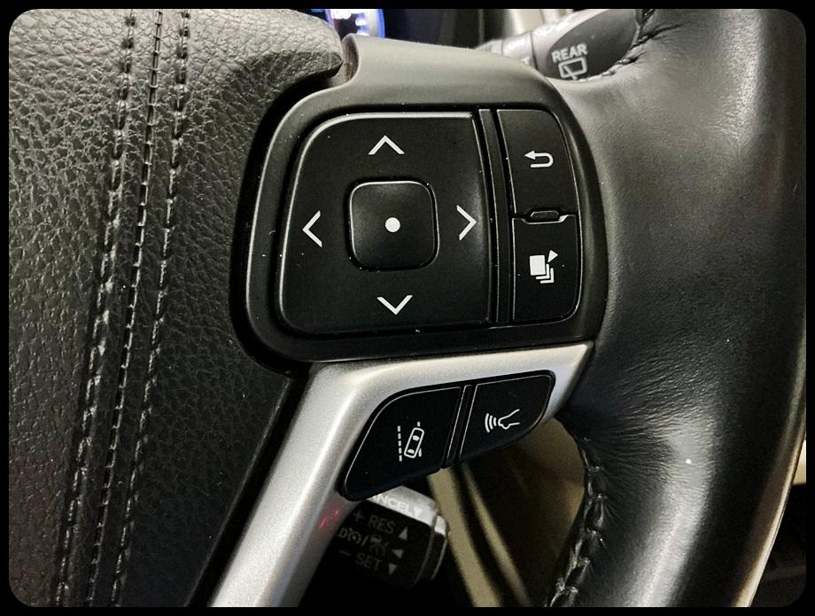 Toyota Highlander Limited Platinum FWD V6 2017