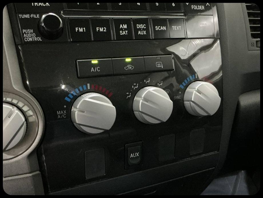 Toyota Tundra Tundra-Grade Double Cab 4.6L 2WD 2012