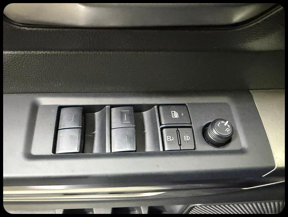 Toyota Tundra SR5 CrewMax 2WD 2025