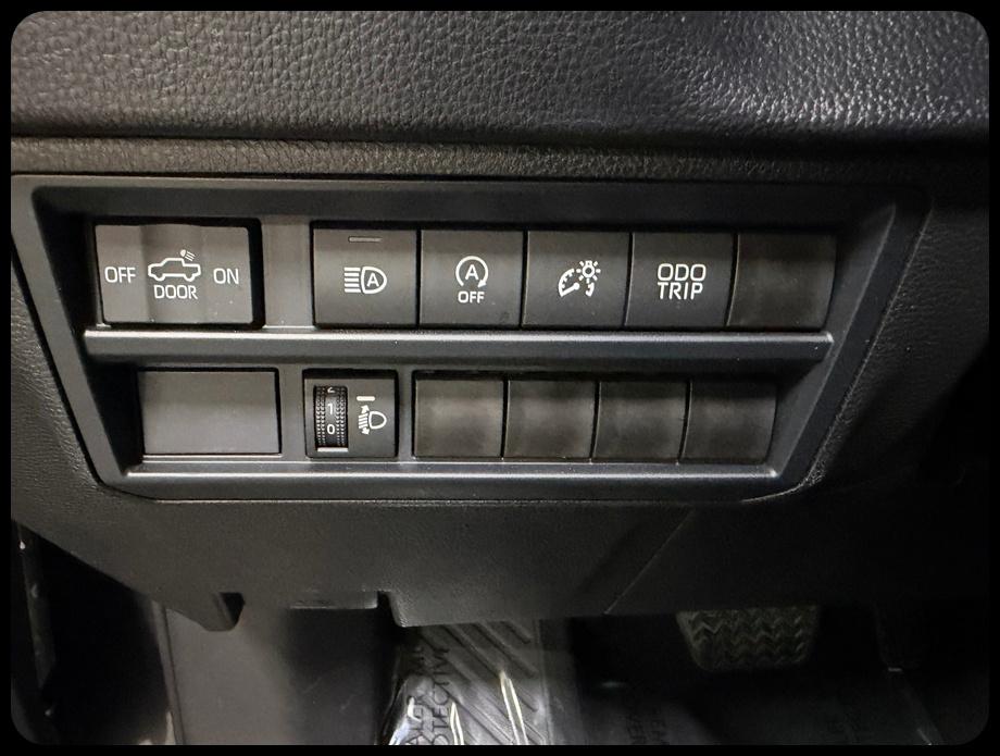 Toyota Tundra SR5 CrewMax 2WD 2025