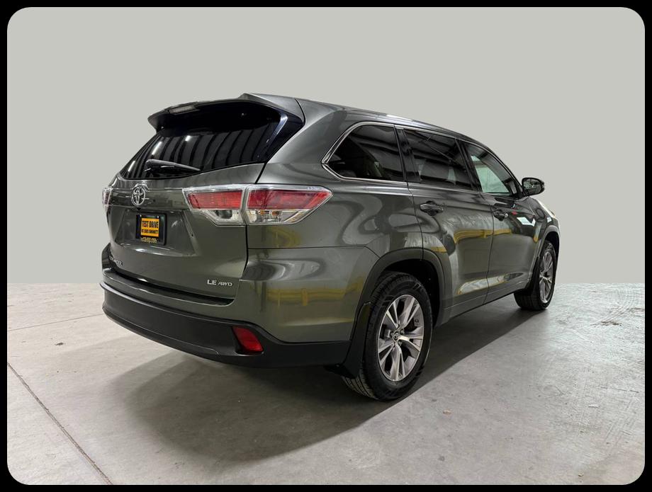 Toyota Highlander LE AWD V6 2016