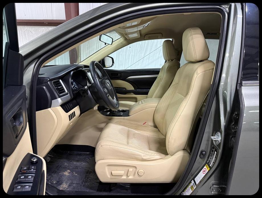 Toyota Highlander LE AWD V6 2016