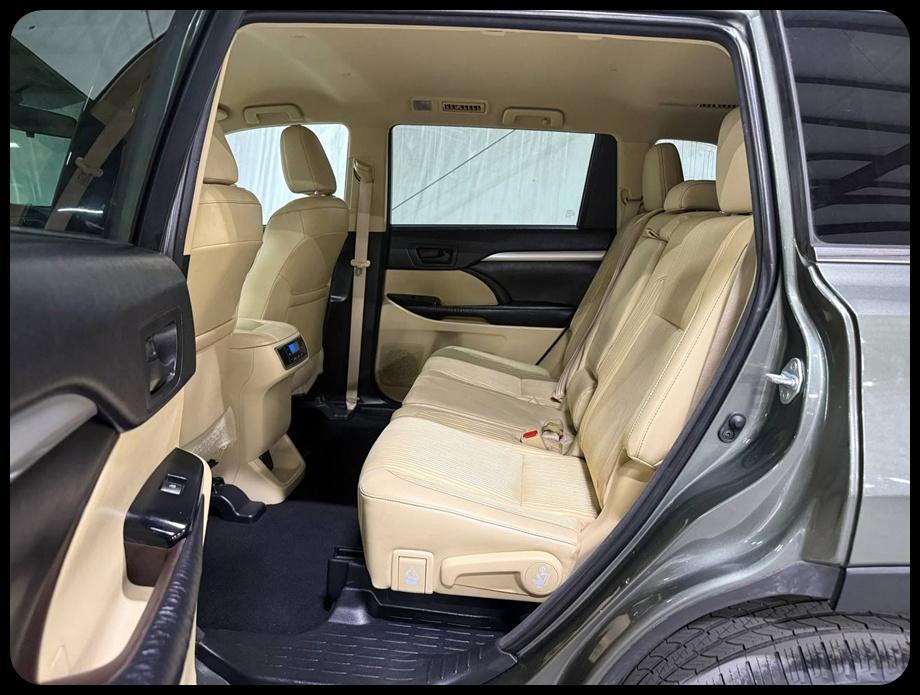 Toyota Highlander LE AWD V6 2016