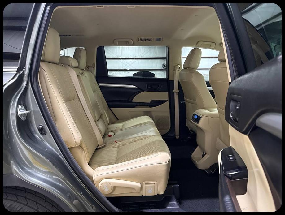 Toyota Highlander LE AWD V6 2016