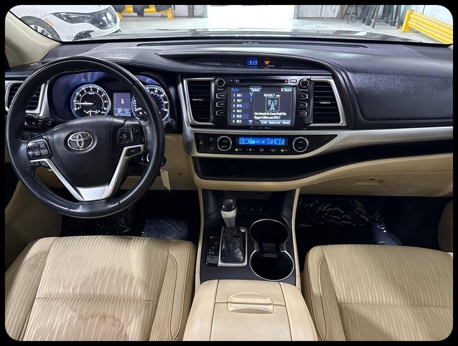 Toyota Highlander LE AWD V6 2016