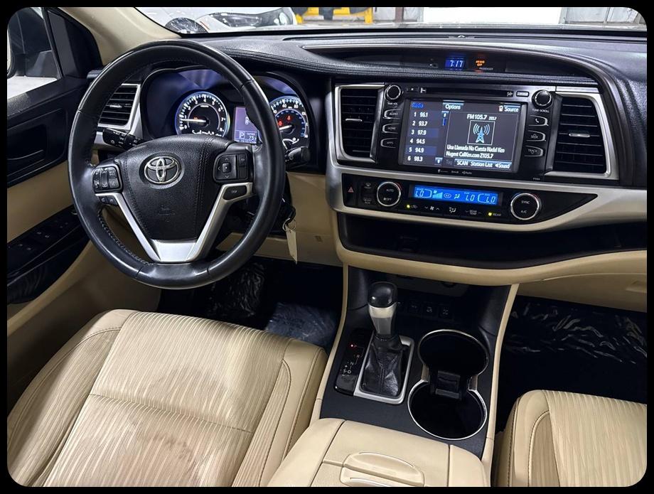 Toyota Highlander LE AWD V6 2016