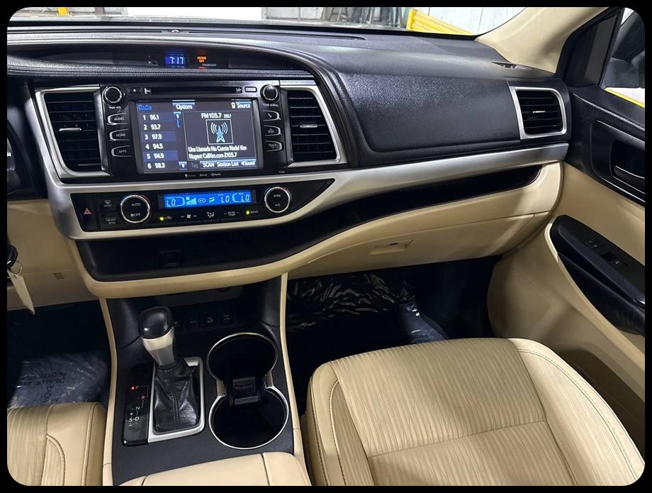 Toyota Highlander LE AWD V6 2016