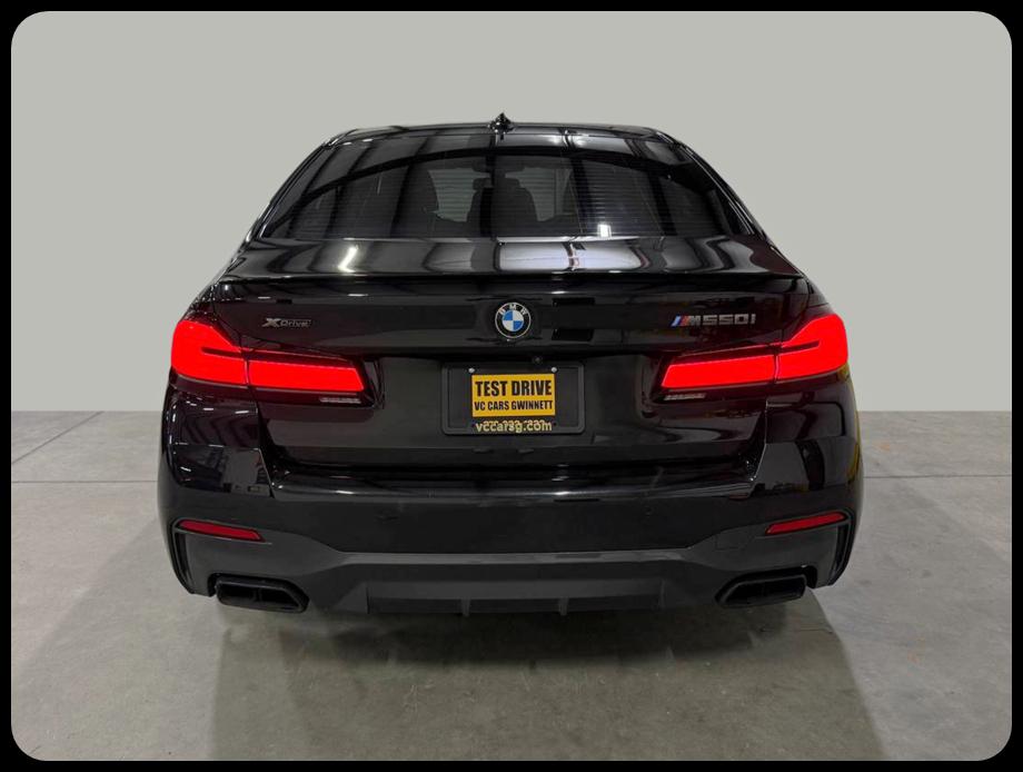 BMW 5-Series M550i xDrive 2022