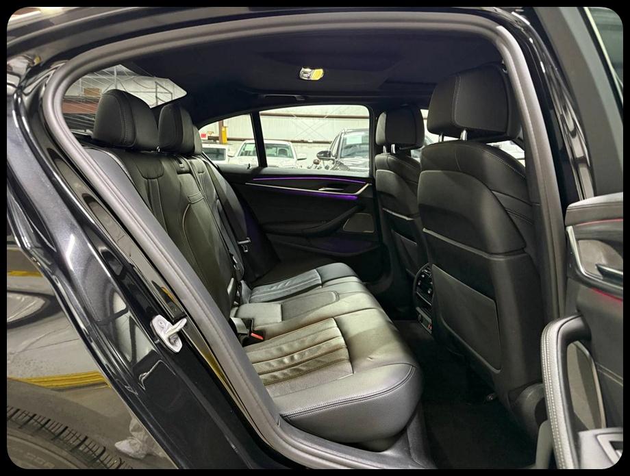 BMW 5-Series M550i xDrive 2022