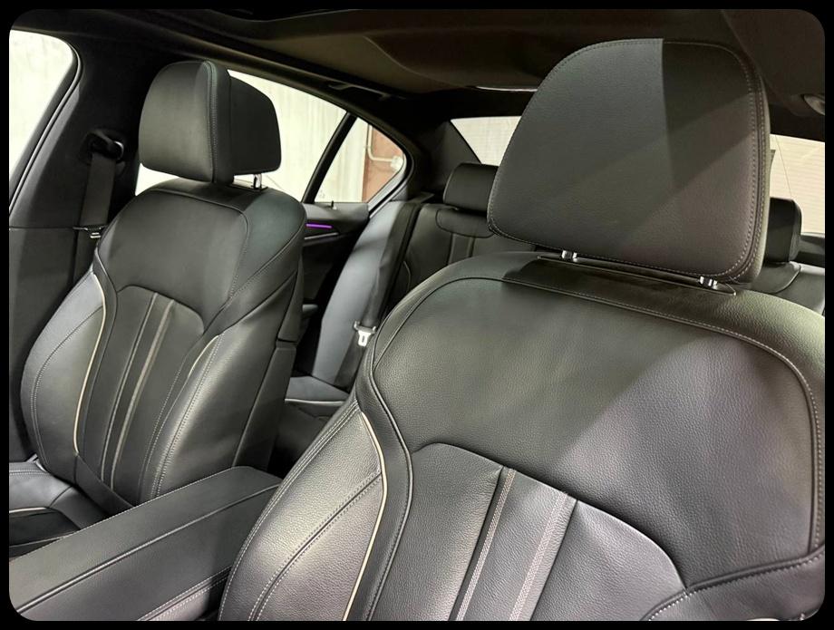 BMW 5-Series M550i xDrive 2022