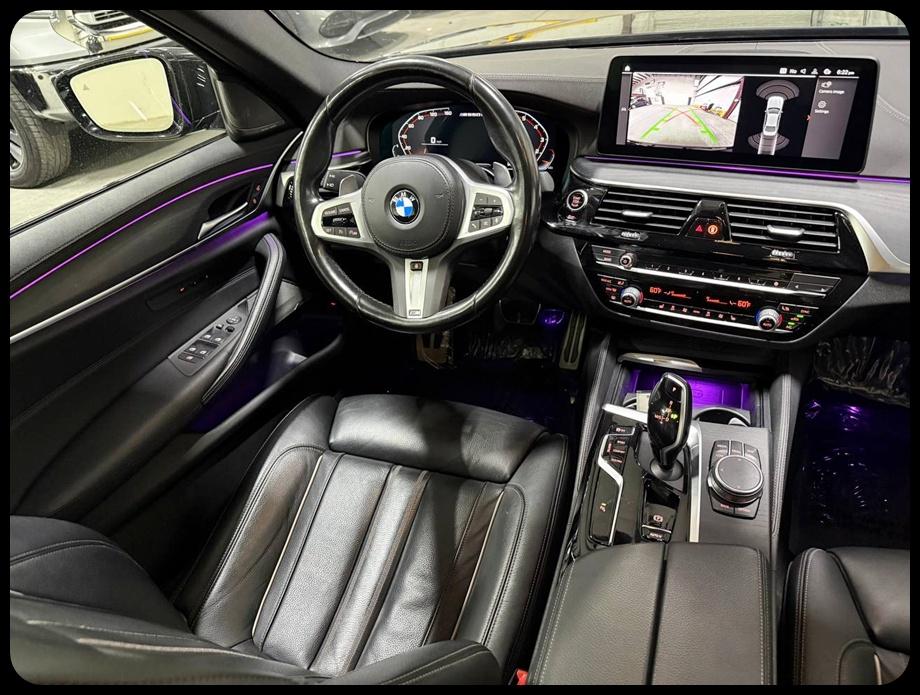 BMW 5-Series M550i xDrive 2022