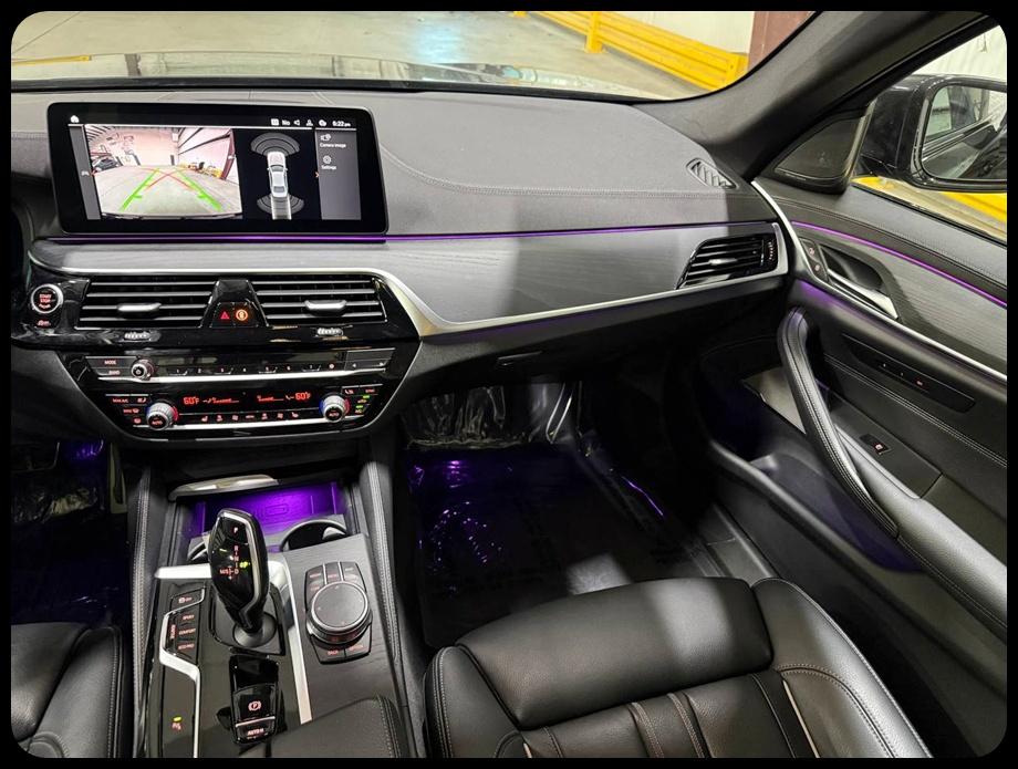 BMW 5-Series M550i xDrive 2022