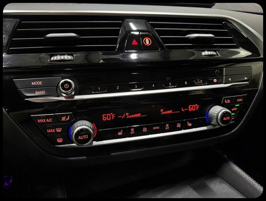 BMW 5-Series M550i xDrive 2022