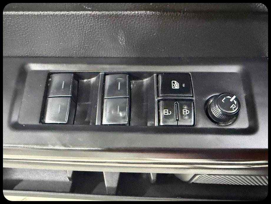 Toyota Tundra SR5 CrewMax 4WD 2023