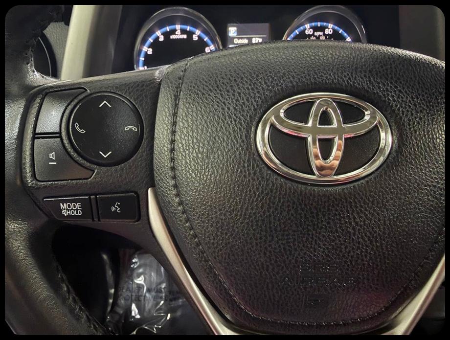 Toyota RAV4 Limited FWD 2017