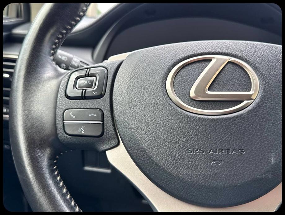 Lexus NX  2020