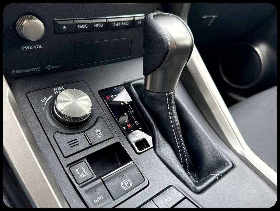 Lexus NX  2020