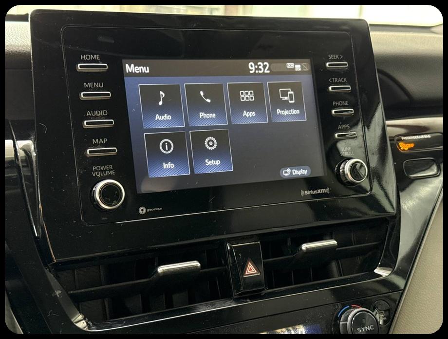 Toyota Camry Hybrid LE 2023