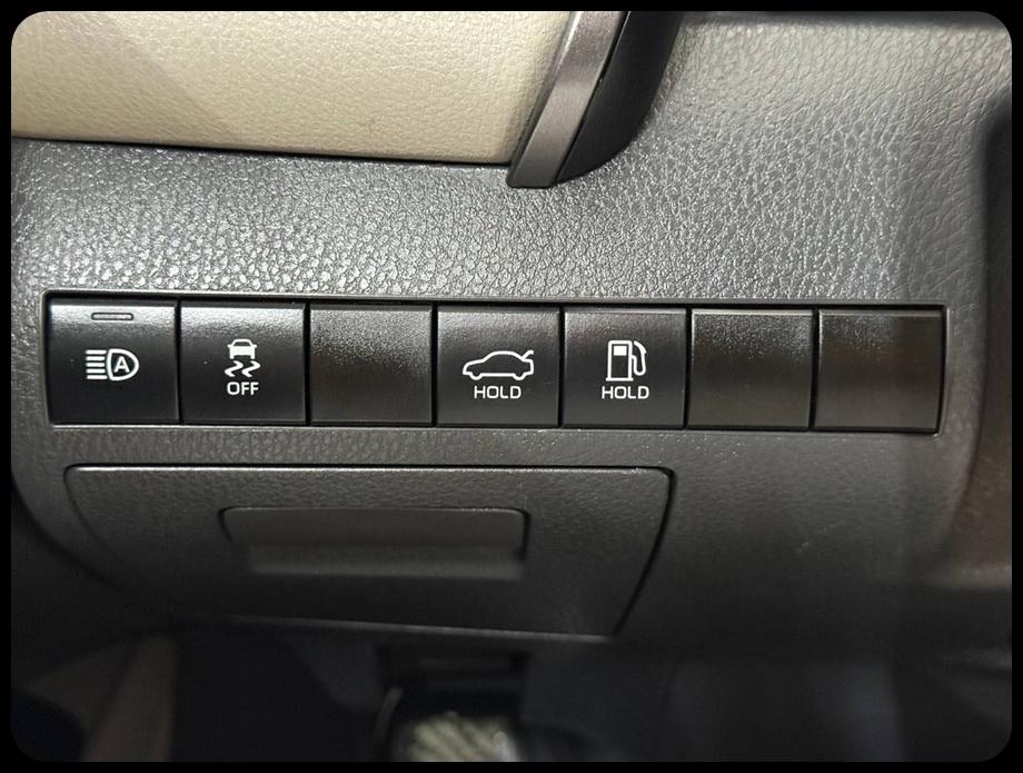 Toyota Camry Hybrid LE 2023