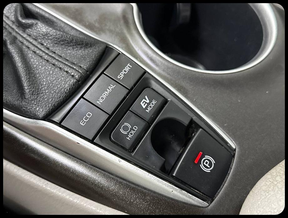 Toyota Camry Hybrid LE 2023