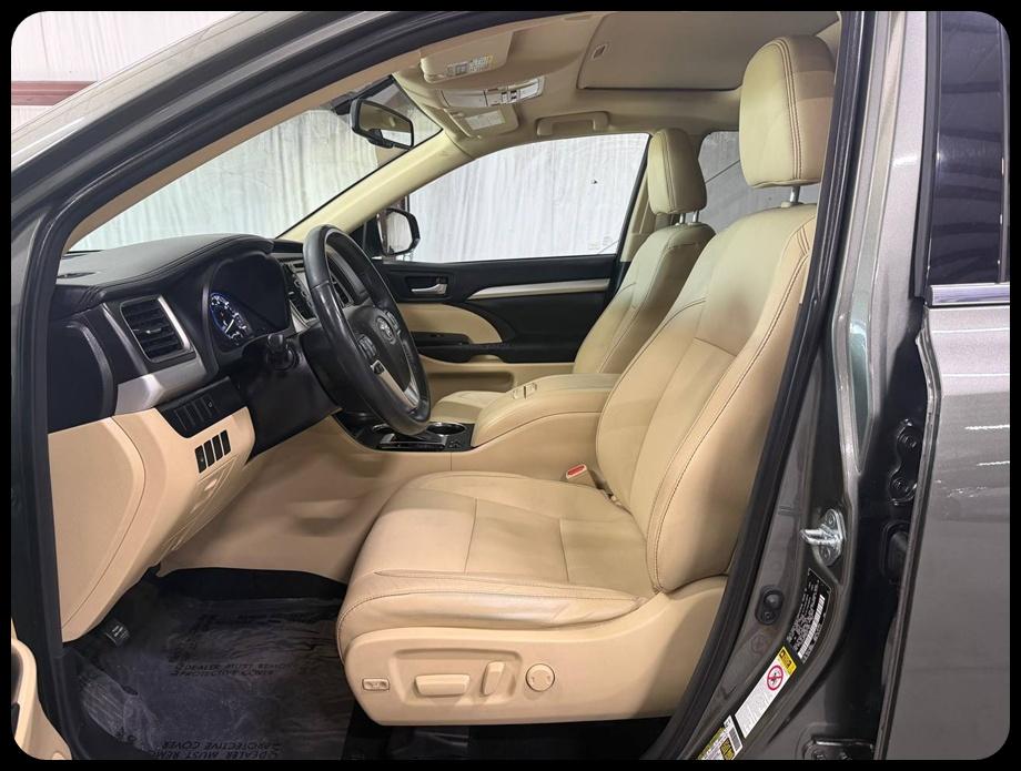 Toyota Highlander XLE AWD V6 2016