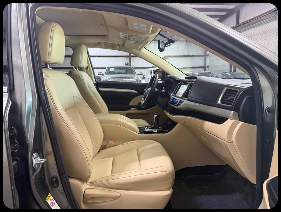 Toyota Highlander XLE AWD V6 2016