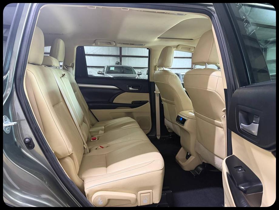 Toyota Highlander XLE AWD V6 2016