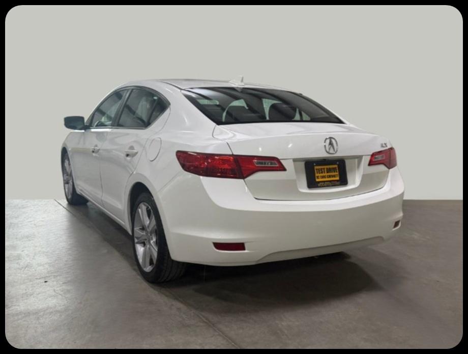 Acura ILX 5-Spd AT 2015