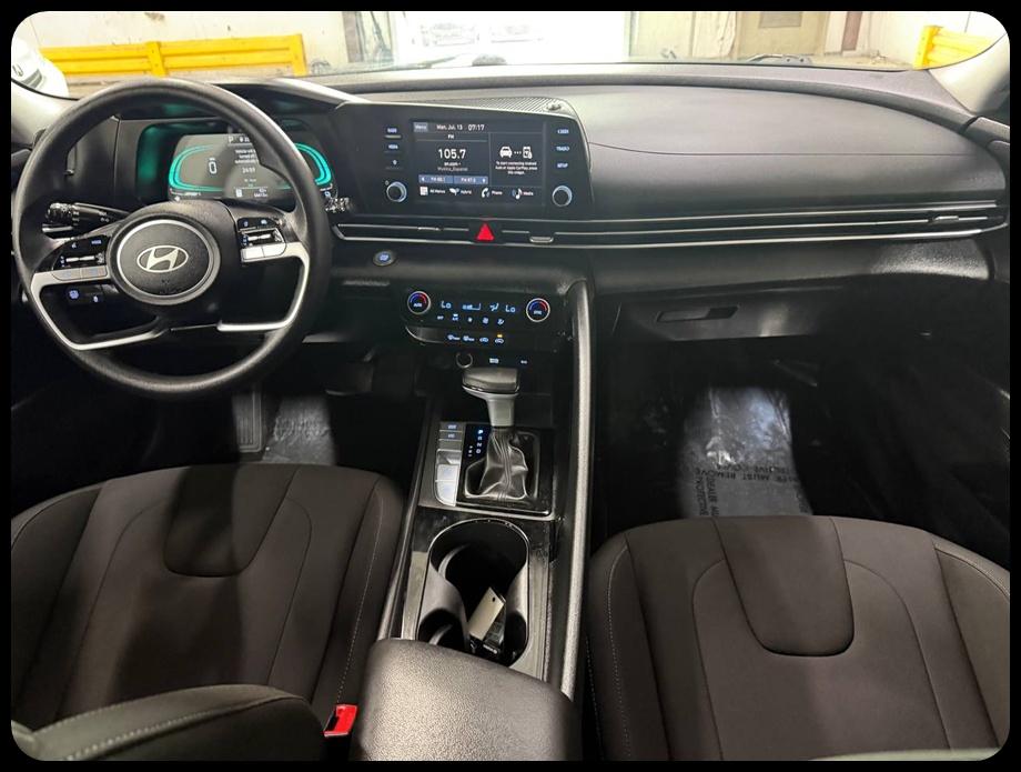Hyundai Elantra Hybrid Blue 2025