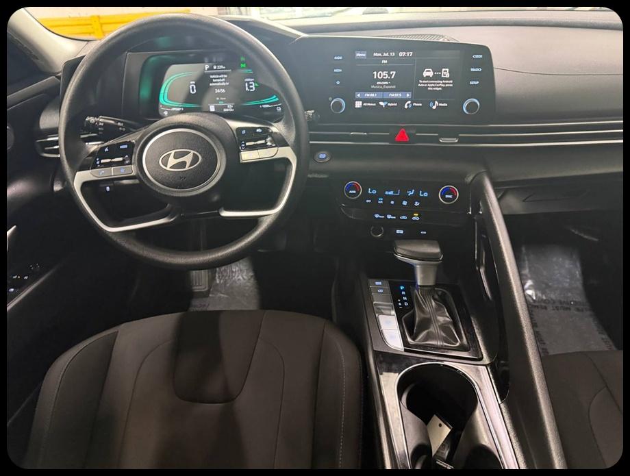Hyundai Elantra Hybrid Blue 2025
