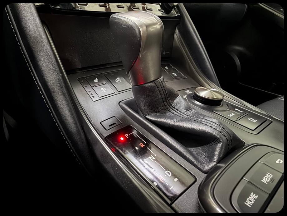 Lexus IS 300 RWD 2022