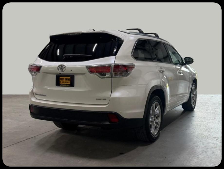 Toyota Highlander Limited FWD V6 2015