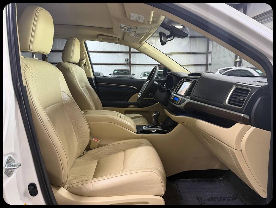 Toyota Highlander Limited FWD V6 2015