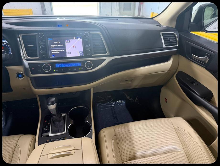Toyota Highlander Limited FWD V6 2015
