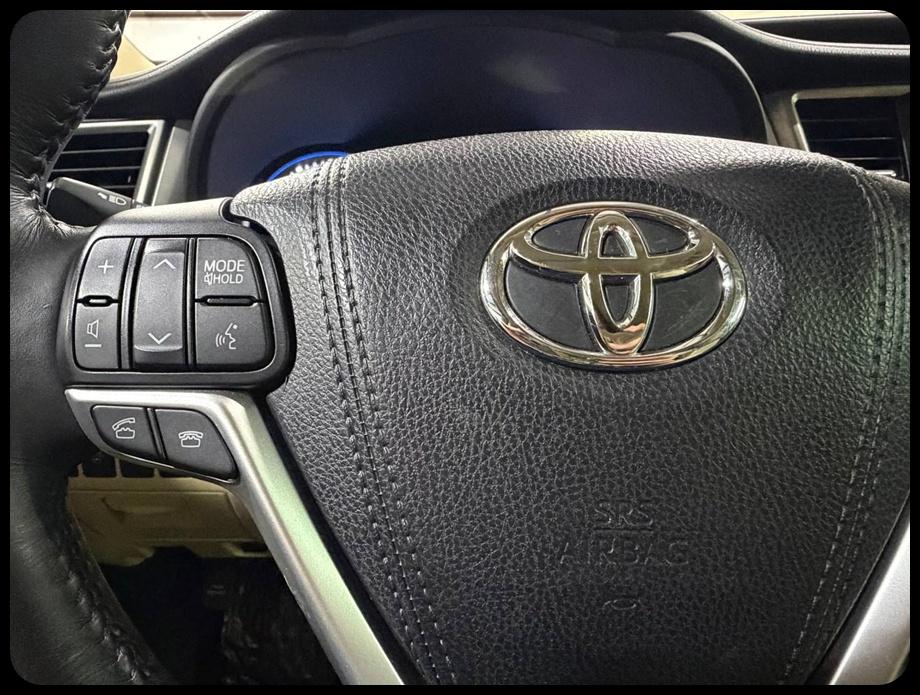 Toyota Highlander Limited FWD V6 2015