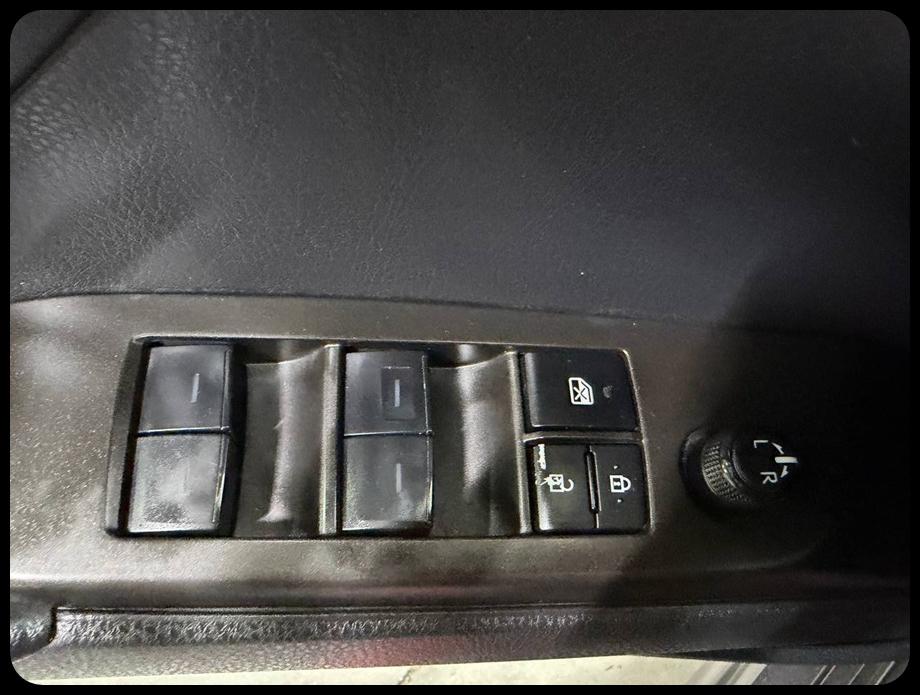 Toyota Camry SE 2023