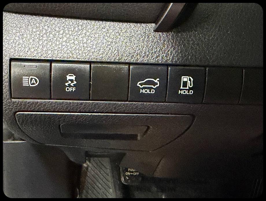 Toyota Camry SE 2023