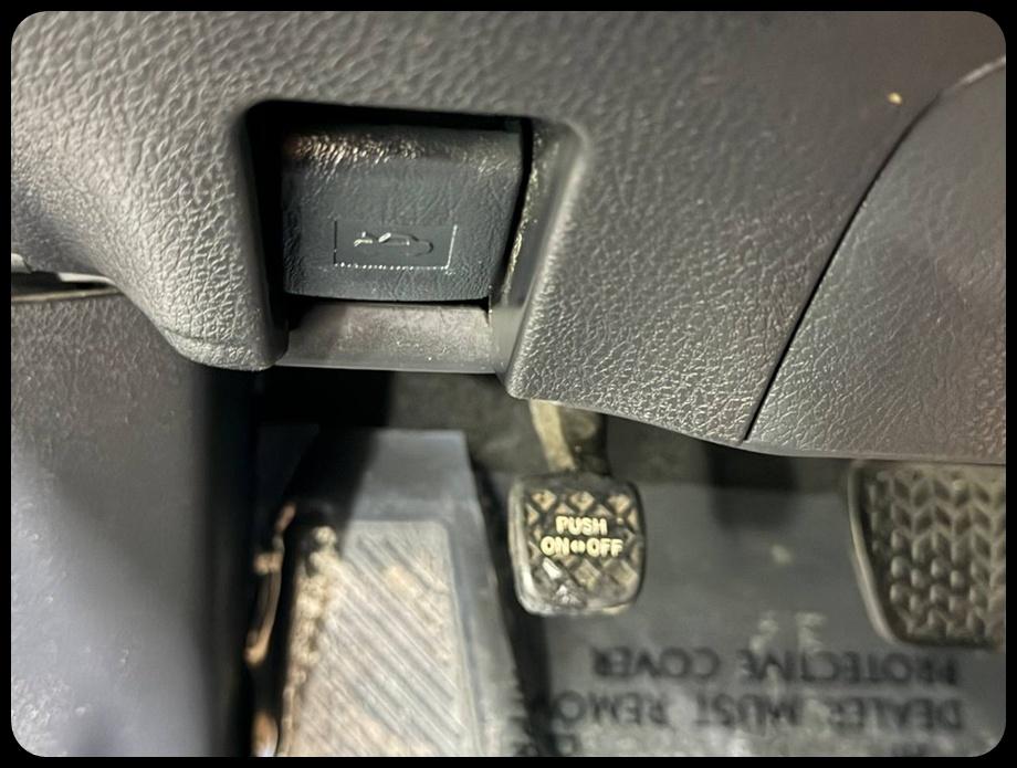 Toyota Camry SE 2023