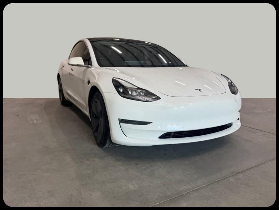 Tesla Model 3  2021