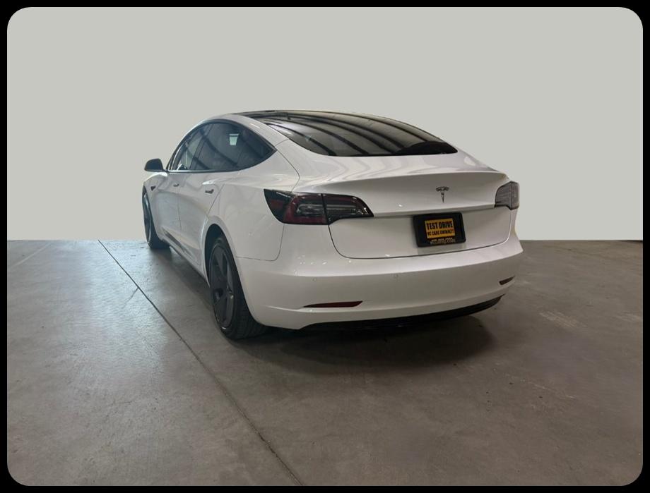Tesla Model 3  2021