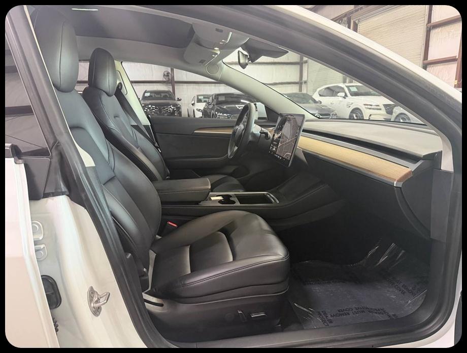 Tesla Model 3  2021